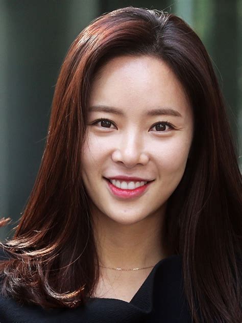 بیوگرافی Hwang Jeong Eum