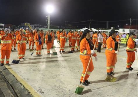 Bloco Da Limpeza E Garis Da Alegria Conscientizam P Blico Na Pista Do Samba