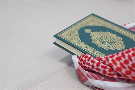 Ide Tema Nuzulul Quran H Yang Islami Dan Bermakna