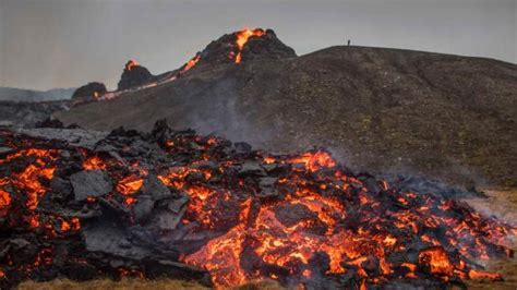 La erupción volcánica en Islandia se extiende aún más con una tercera