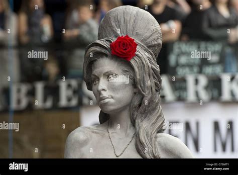 Amy Winehouse estatua inaugurada Londres Fotografía de stock Alamy