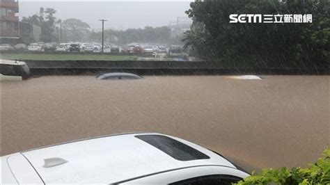 新竹暴雨／大雨狂炸！北湖車站外泥水淹沒 車輛慘遭滅頂 社會 三立新聞網 Setncom