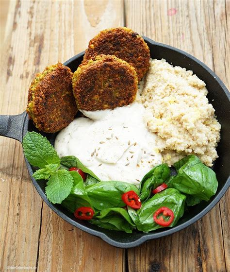 Falafel mit Zitronencouscous Kreuzkümmel Lughurt und Basilikum