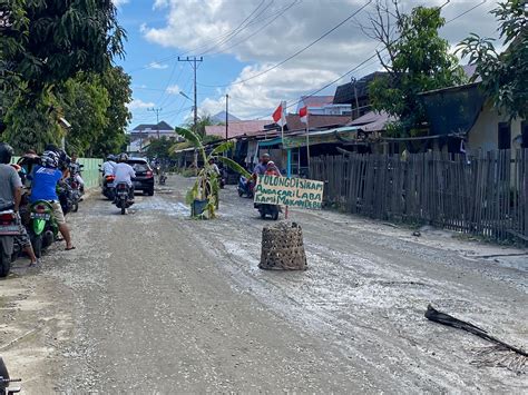 Warga Lambaro Skep Keluhkan Debu Proyek Pengaspalan Jalan Gegara Tak