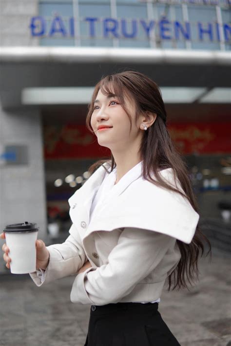 Lê Bống khẳng định không bênh vực hot girl Trương Diệu Linh nhờ luật sư can thiệp vì bị mạo