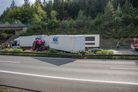 Schönwald A 93 Schwerer Lkw Unfall Autobahn stundenlang gesperrt