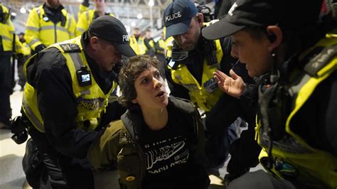 Pro Palestinian Demonstrators Removed From Waterloo Station After Sit