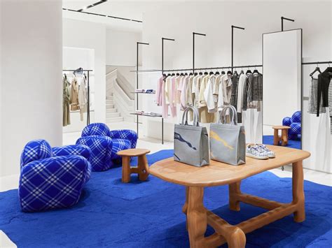 Burberry opens a new store in China - Burberryplc