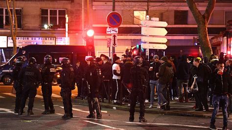 Football Des Violences Entre Supporters Et Forces De Lordre éclatent à Paris En Marge De Psg