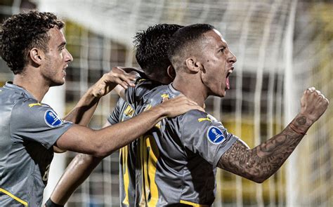 Brasile Os Arrasan En La Sudamericana Pe Arol Fue Goleado Mediotiempo