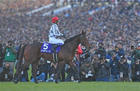 【有馬記念】ドウデュース前川助手「チューしていいっすか？」熱烈ハグに武豊「アカン、蹴られたらアカン」 Jraジョッキーカメラ 競馬ニュース