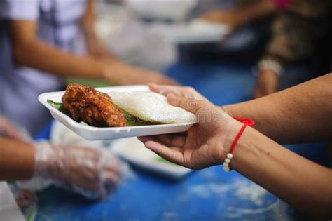 Problemas Sociais Da Pobreza Ajudados Alimentando Problemas Dos