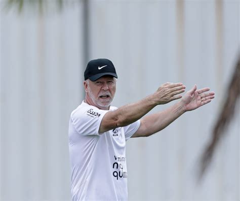 Corinthians Goleia São Caetano Em Jogo Treino Com Novo Gol De Rojas E