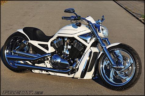 Harley Davidson V Rod Comes With Chrome So Shiny It Can Be Any Color You Like Autoevolution