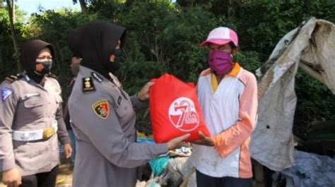 Sambut Hari Jadi Ke Polwan Polda Gorontalo Gelar Baksos Bagi Pemulung