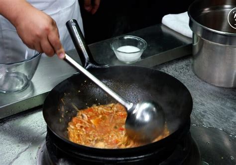 Chinese Handmade Noodle With Tomato Sauce Chinese Food Dinner Recipes Taste Life