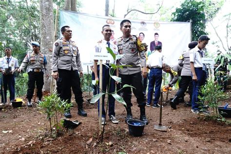 Serentak Polri Tanam Juta Pohon Se Indonesia Sebagai Aksi Nyata