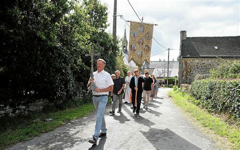 À Erdeven ferveur et tradition au pardon des Sept Saints Le Télégramme