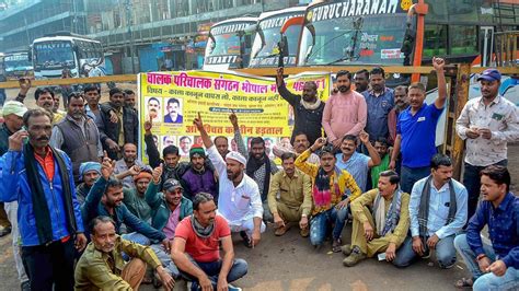 IN PHOTOS Private Bus And Truck Drivers Protest Against New Hit And