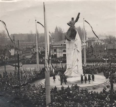 90 lat temu w Warszawie odsłonięto pomnik Lotnika Polskiego