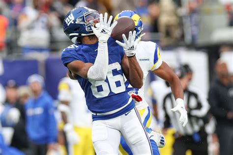Rams score early, hold off Giants | Reuters