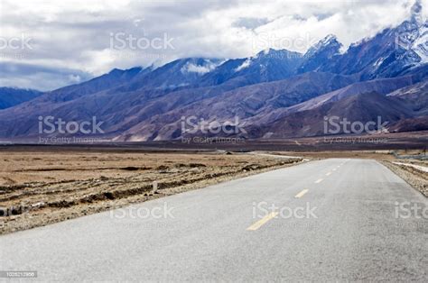 Snow Mountain Road Stock Photo - Download Image Now - Alpine climate, Beauty, Blue - iStock