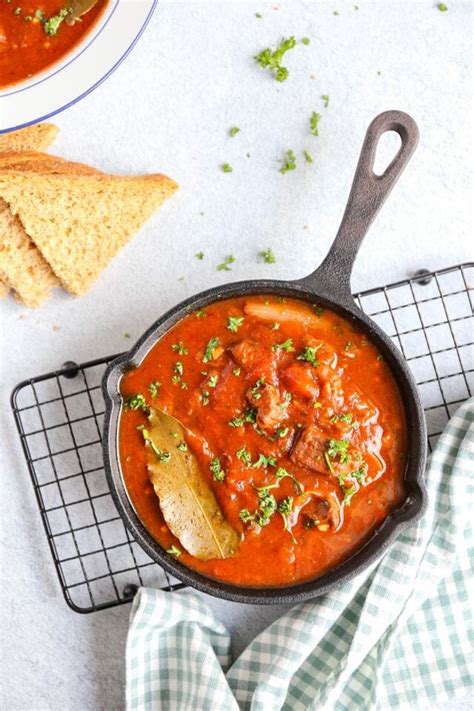 Stifado Griekse Stoofschotel Met Rundvlees Lekker En Simpel