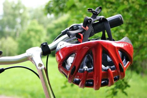 Best Bluetooth Bicycle Helmet of 2019 - Two-Way Signal