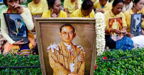 Nouvelle fête nationale pour commémorer l ancien roi Bhumibol de Thaïlande