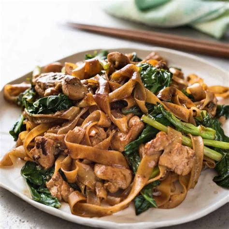 Pad See Ew Thai Stir Fried Noodles Recipetin Eats