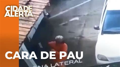 Câmeras flagram fuga de preso da cadeia ele pulou o muro e foi embora