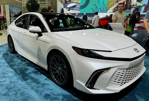 review hybrid   toyota camry