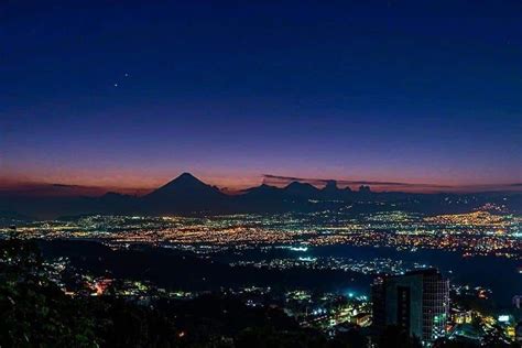 Conjunción de Jupiter y Venus y el atardecer sobre la Ciudad de