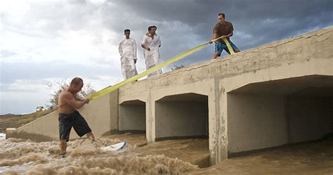 Wadi surfing - Middle East, Oman - Momentary Awe | Travel photography blog