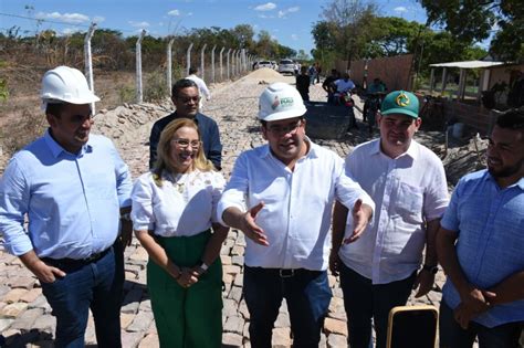 Rafael Assina Ordem De Serviço Para Reforma De Aeródromo E Visita Obras