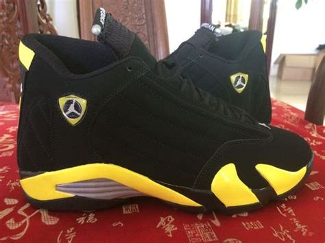 Venta Jordan Retro Negro Con Amarillo En Stock