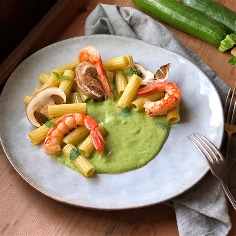 Pasta Con Crema Di Zucchine Napoletane Gamberi E Porcini Croccanti La