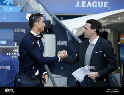 Real Madrids Cristiano Ronaldo Left Chats With Owen Hargreaves