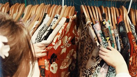 arti mimpi memakai baju   menjadi pertanda baik  buruk