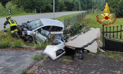 Grave Incidente A Cappella Maggiore L Auto Abbatte Il Muro E Finisce