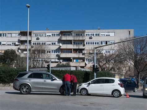 Foto Sudar Na Frekventnom Raskri Ju Na Vo Tarnici Vijesti Info