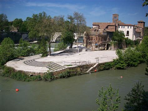 Tiber Island - Practical information, photos and videos - Rome, Italy