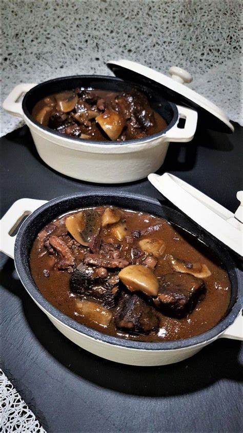 Boeuf Mijot Au Vin Rouge Aux Lardons Champignons Et La Tomate