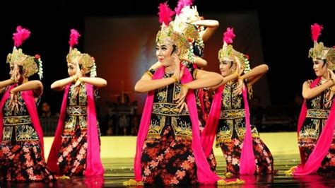 Tari Manuk Dadali Sejarah Gerakan Pola Lantai Dan Keunikan