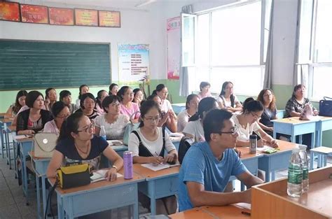 【万荣县实验中学】实验中学召开2017年暑期教师全员培训暨第二届教代会代表选举大会