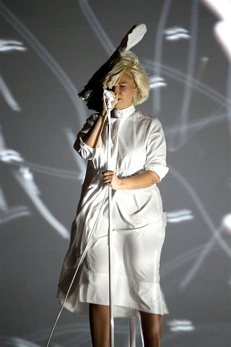 Sia Accidentally Shows Her Face During Windy Concert At Red Rocks In