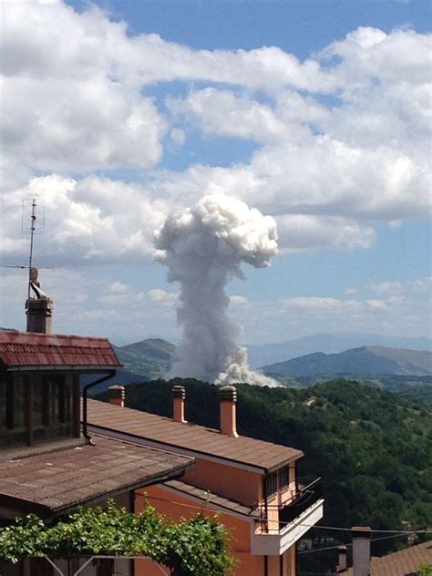 Esplode Fabbrica Fuochi Dartificio Tragico Il Bilancio Tre Morti E