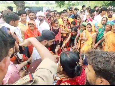 The Relatives Created Ruckus By Keeping The Dead Body On The Road Without Any Security