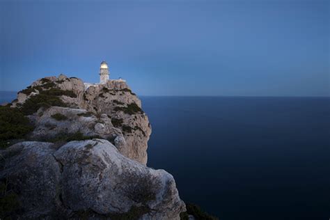 Guardiani del mare dove si trovano i fari più belli d Italia