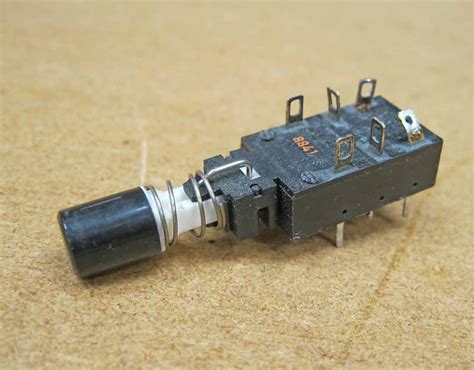 Schadow Push Button Switch Reverb